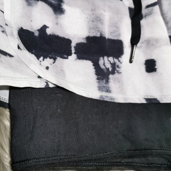 Stylish Black and White Women's Shorts - Picture 2 of 11